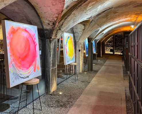 Ausstellung „Dolce Vita & Art“ in der wineBANK Köln. 